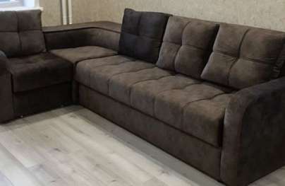 Стильный и практичный угловой диван на металлокаркасе «Адель».