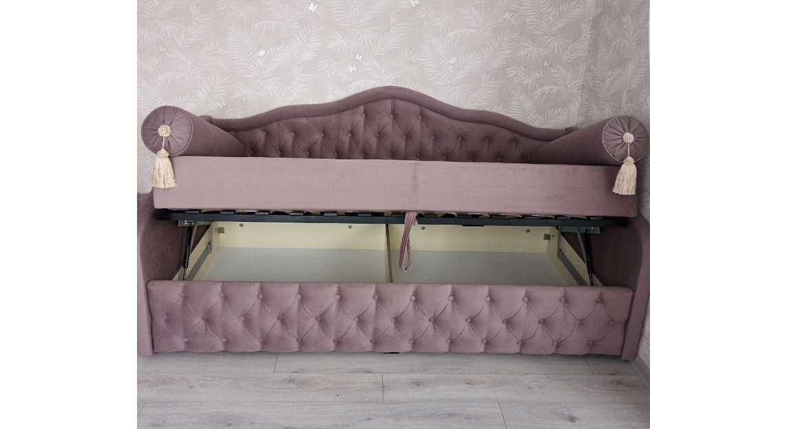 Односпальная кровать для комфортного отдыха  с мягкой спинкой 